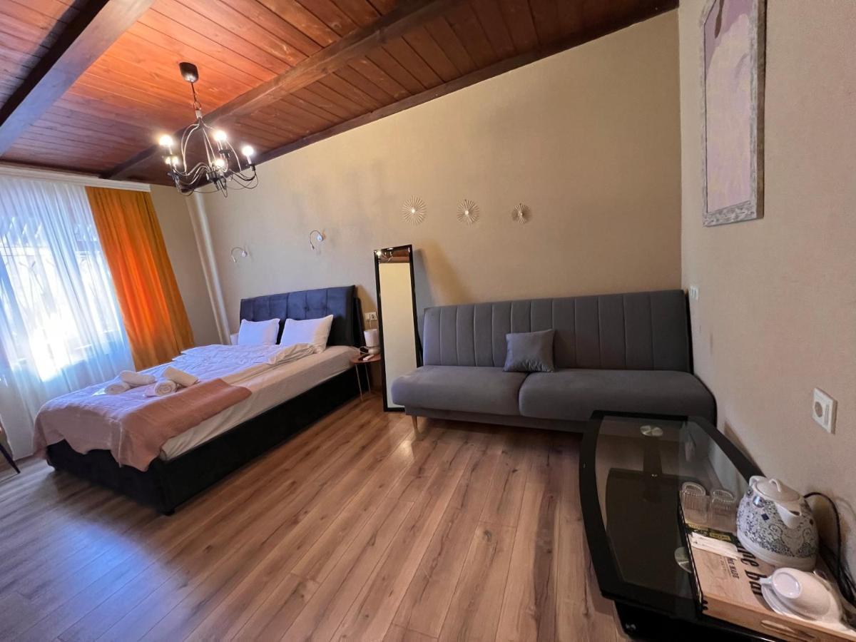 Hotel Old Tbilisi 5 Rooms Buitenkant foto
